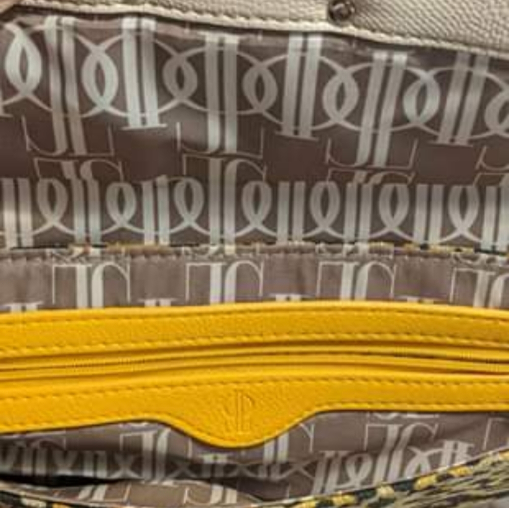 JLO Clutch - Picture 2 of 3